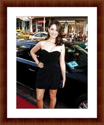 Alison Brie 8.5 x 11 Candid Color Unframed Photograph Collectable Art Print