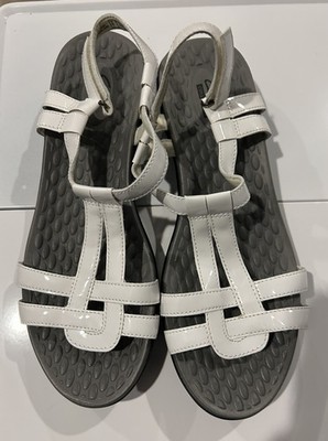 Clarks Sonar Aster Sandals 11 White T-Strap Comfort Walking Patent