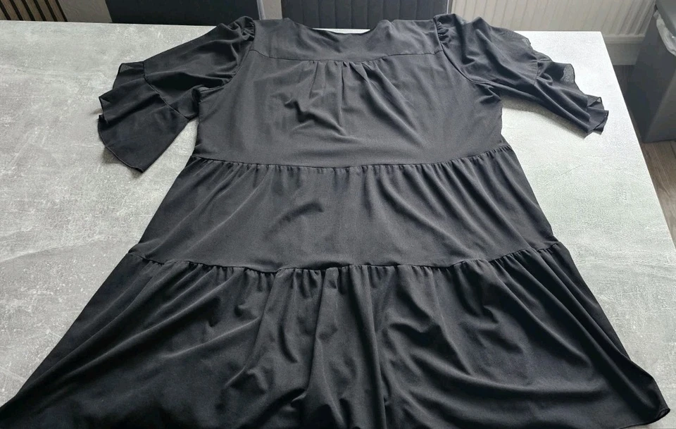 tolles kurz Ärmeliges Knie langes schwarzes Kleid in der Gr.M/L - TOP - Bild 3 von 4