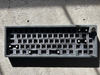 Meletrix Zoom65 v1 Hotswap Mechanical Keyboard - Gray With Pom Plate