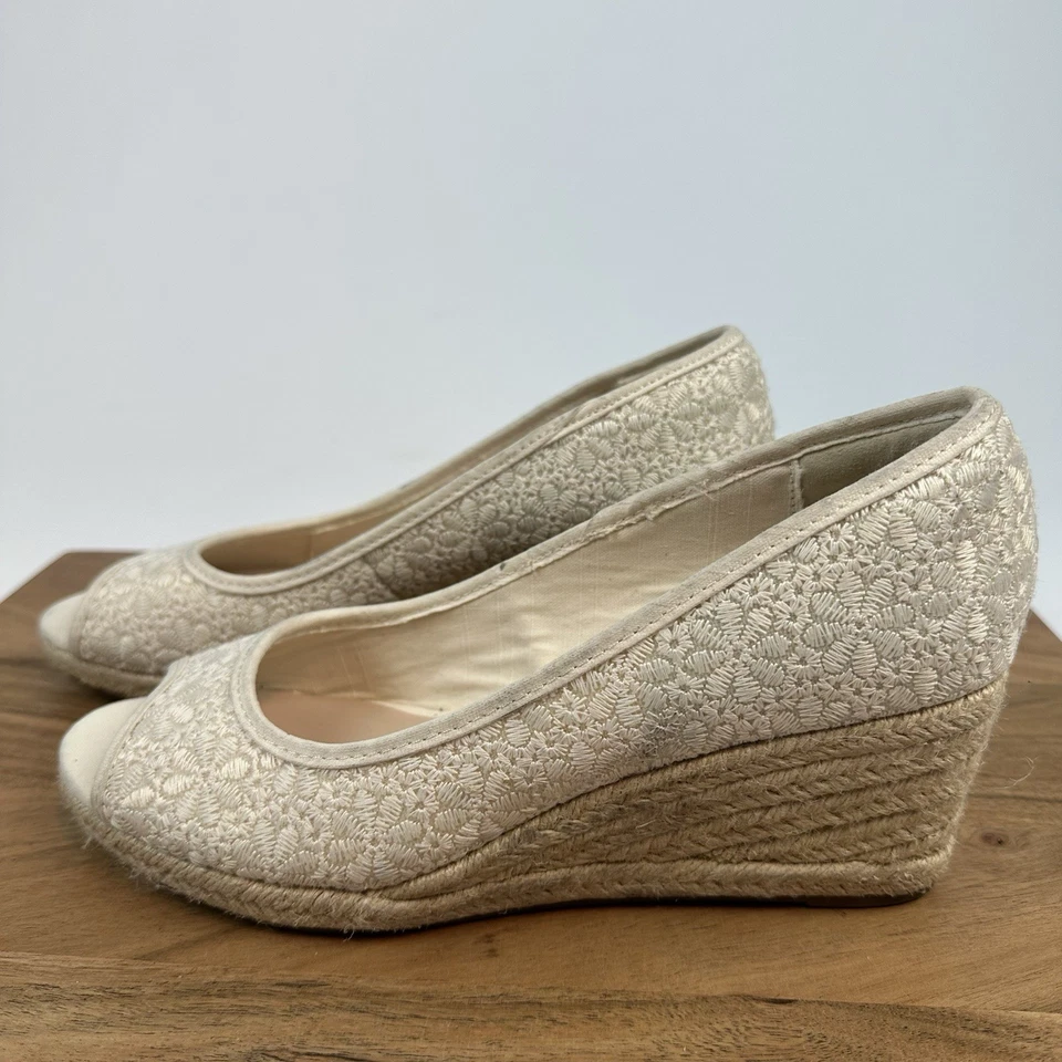 Женские босоножки Bandolino Nuri цвета слоновой кости с цветочным узором кружевные эспадрильи на танкетке размер 8,5 M б/у в отличном состоянии - Изображение 2 из 4