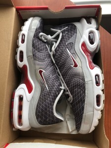 air max plus wave grid grey