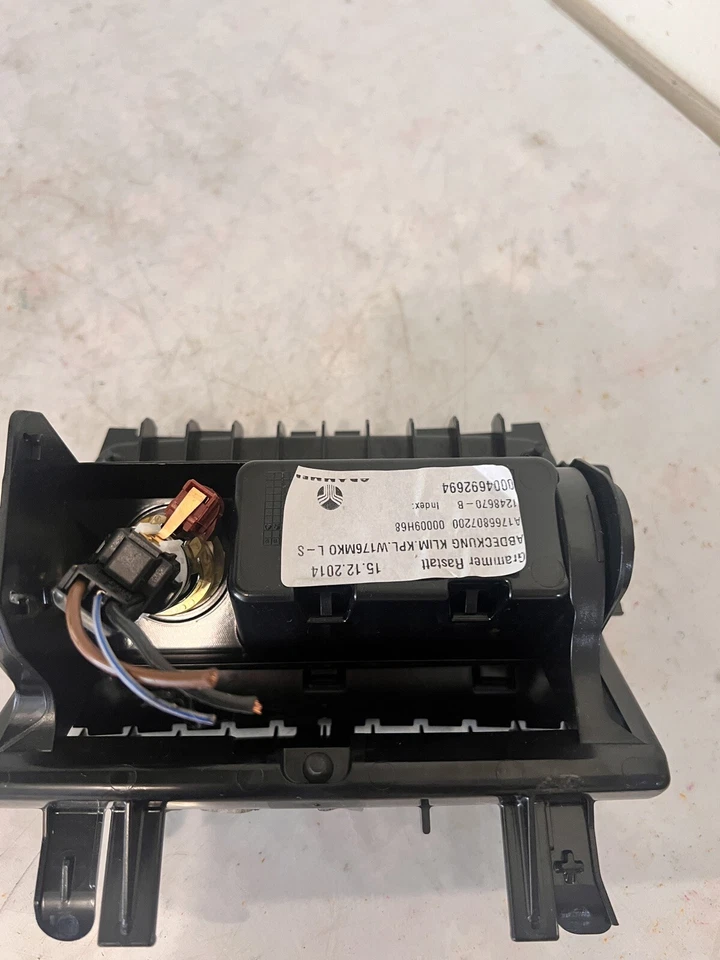 Mercedes-Benz GLA250 2015 consola central cenicero carcasa caja de almacenamiento OEM Foto 4 de 4