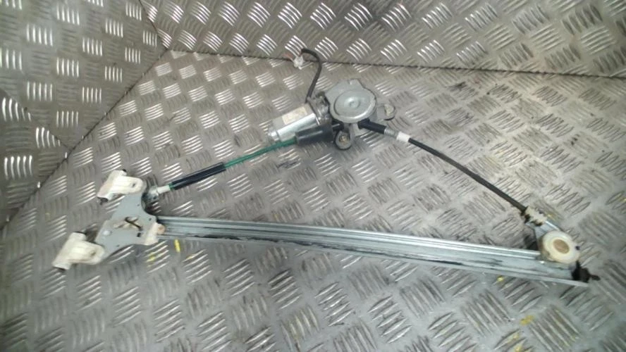 Leve vitre electrique avant droit SUZUKI WAGON-R PHASE 2 83401-83E11 - Photo 2/2