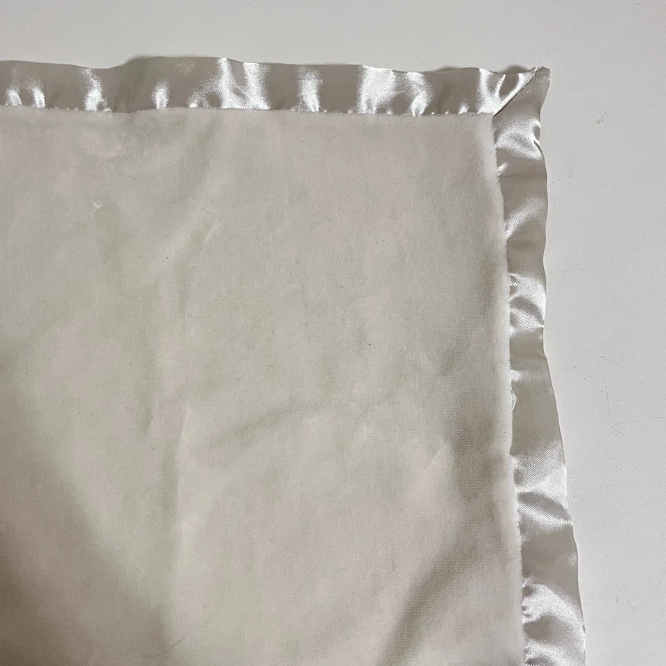 Manta de seguridad Prince Lionheart crema seda Lovey satinado fondo y bordes Lovie Foto 3 de 4