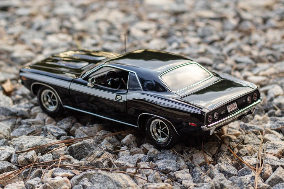*NEW ACME EXCLUSIVE* - A1806137HT- 1972 Plymouth 'Cuda 340 - 1:18 model by ACME - Image 2 of 4