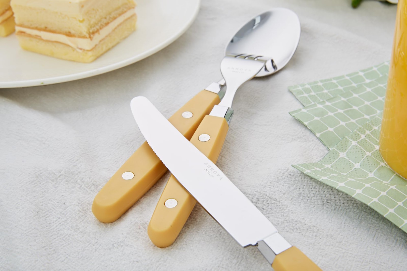 20-Piece Retro Stainless Steel Flatware Set with Ginger Yellow Handles