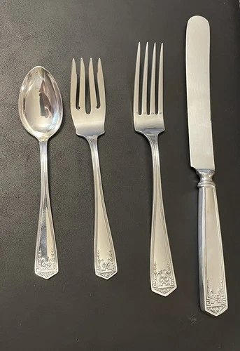 Devonshire by International Sterling Silver Regular Size Place Setting(s) 4pc