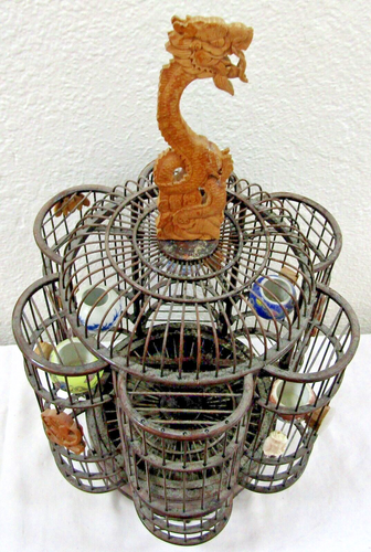 Antigua jaula china para pájaros con ollas de agua de porcelana, alrededor de 1850 - Imagen 4 de 20