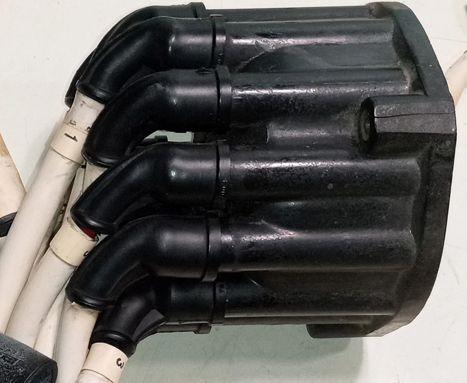 Cables de bujía de encendido del motor Ferrari 512_tapa del distribuidor_365 GT4 BB_9500043 Foto 3 de 4