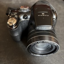 Fujifilm FinePix S4250WM 14.0MP Digital Camera