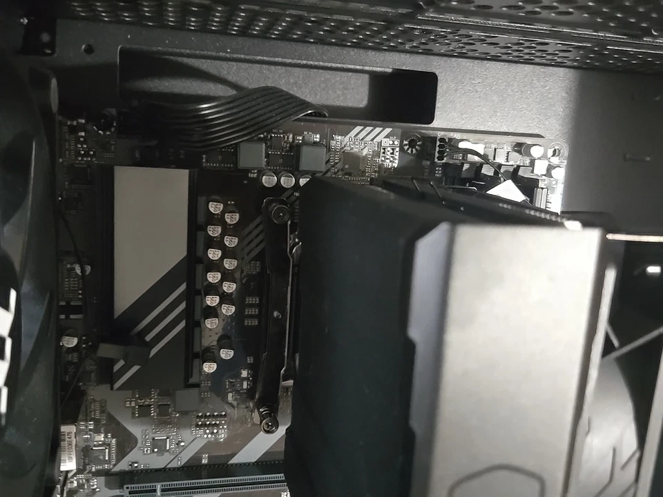 PC para juegos rendimiento medio 32 GB Ram/AMD Ryzen 7 7700x Foto 4 de 4