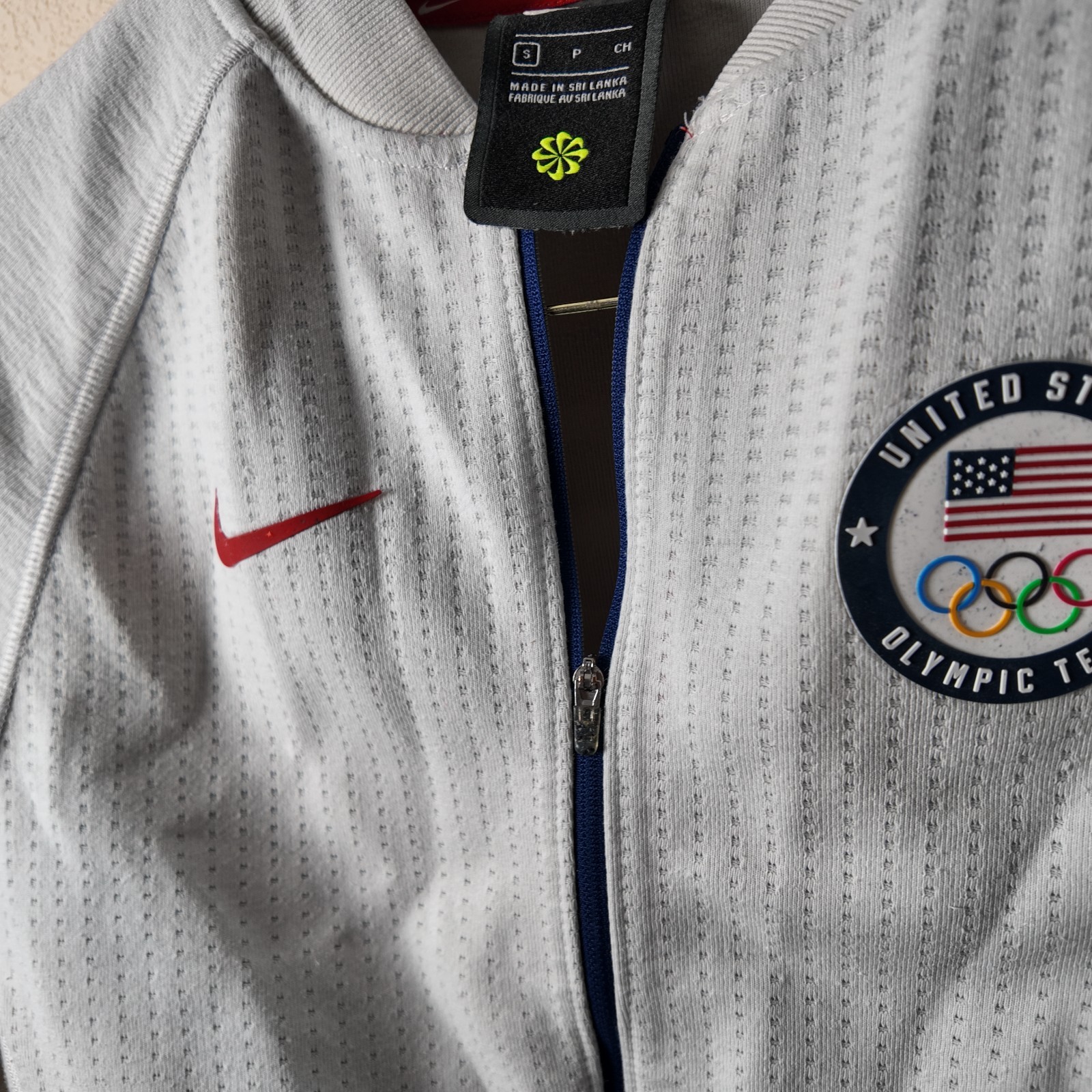 Nike sportswear Team USA  S cropped media jacket with "USA" detail on the cuff. thumbnail 5