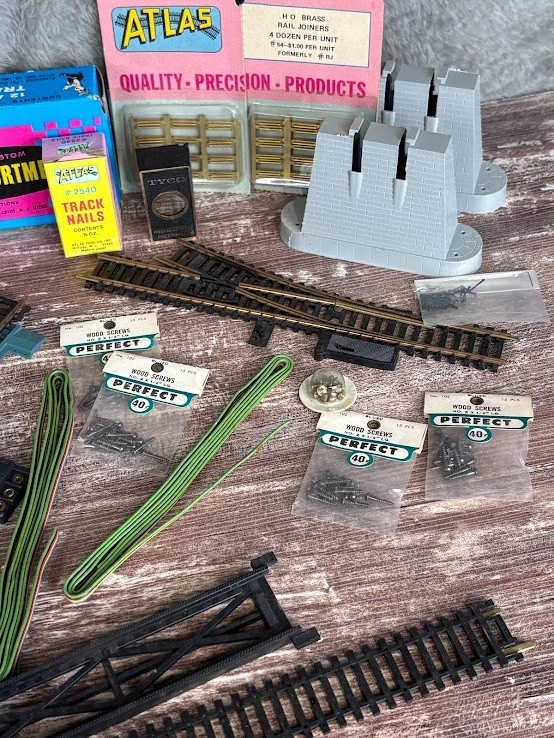 Lote de accesorios de tren modelo a escala HO Atlas vías realistas surtido cables postes Foto 2 de 4