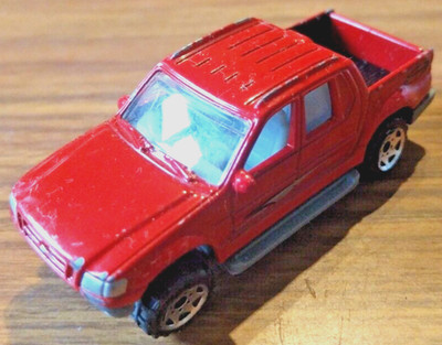 Matchbox Ford Explorer Sport Trac 1:69