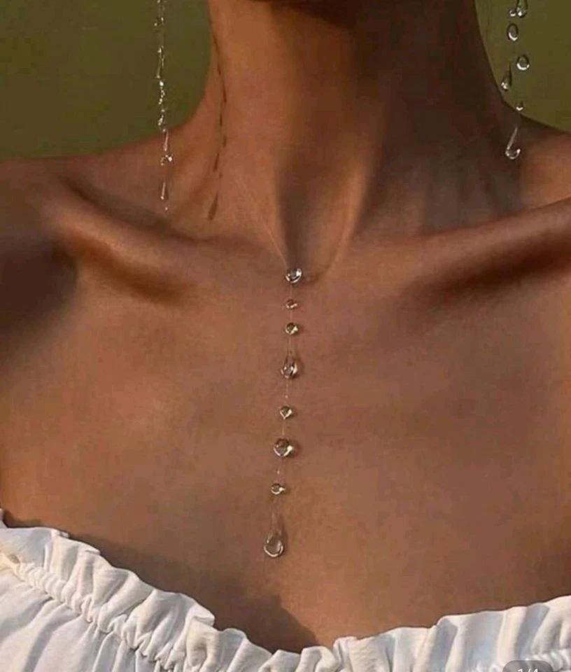 Set di collana e orecchini con pendenti a forma di goccia trasparente-Argento. - Immagine 4 di 4