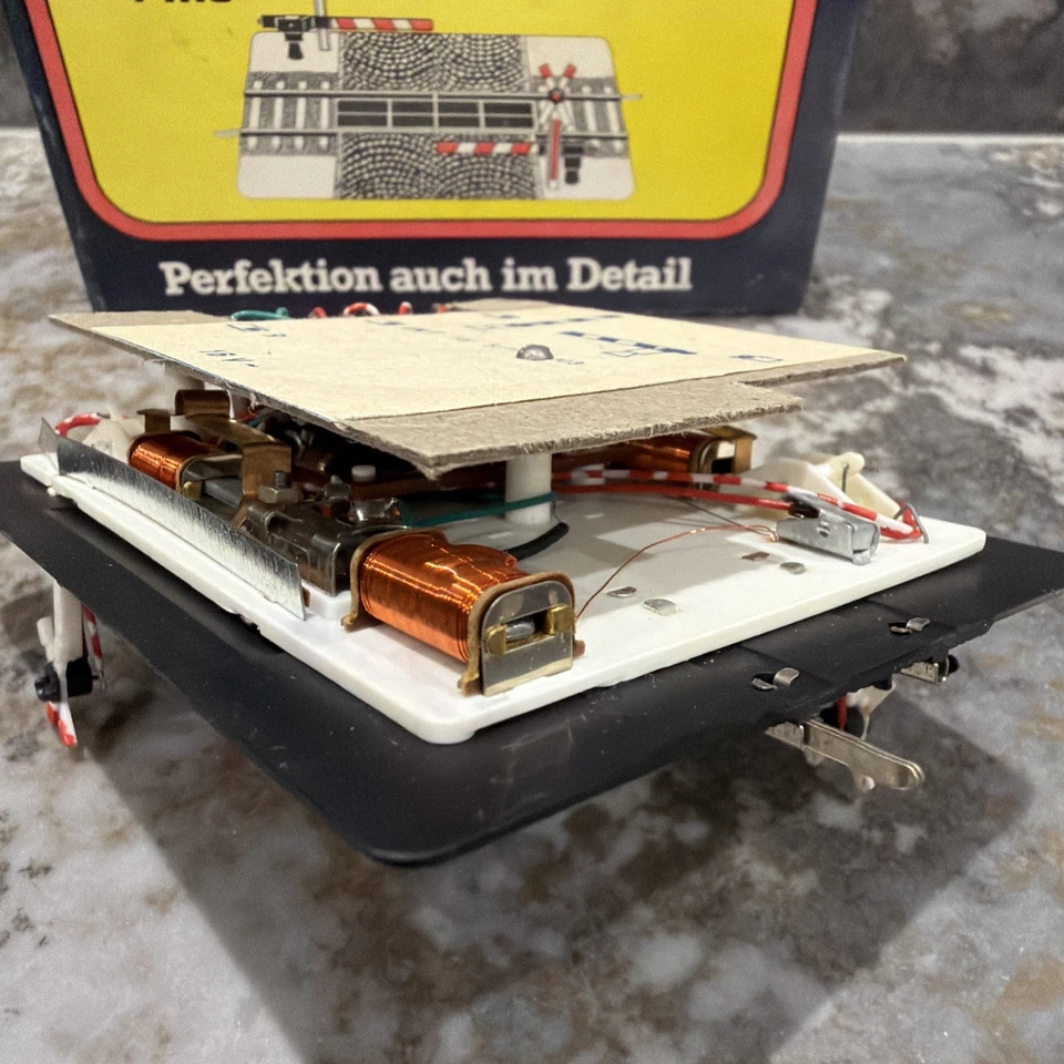 PIKO H0 5457121 Electric Railroad Crossing Unused Condition Original Box - Image 2 of 3