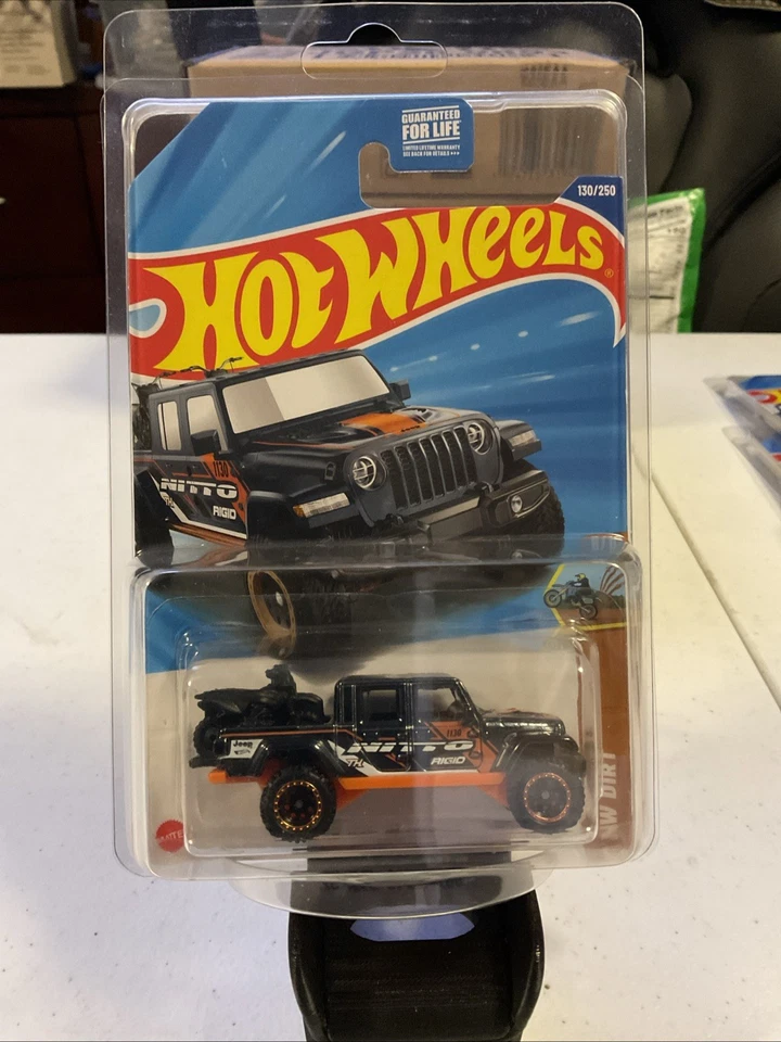 HOT WHEELS 2025 '20 JEEP GLADIATOR STH  "F CASE" SUPER TREASURE HUNT  - Image 4 of 4