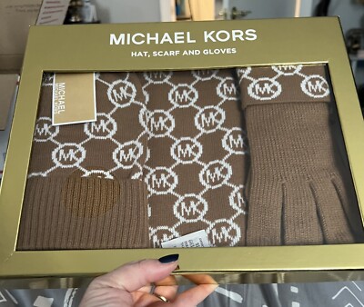 NEW BOXED MICHAEL KORS LOGO SCARF HAT GLOVE SET DARK CAMEL CREAM