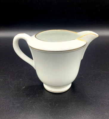 Crémier, pot à lait en porcelaine de Limoges blanche et dorures U.C Lyon France - Photo 1/4