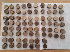 Konvolut: rund 365 teilweise stark beschädigte 1 Euro Stücke