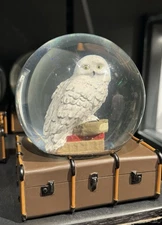 Harry Potter New York Hedwig Owl Holiday Premium Snow globe RARE SOLD OUT ONLINE