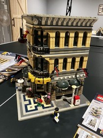 Lego Grand Emporium 10211