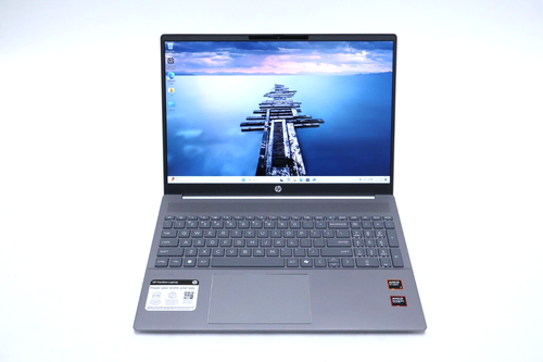 HP Pavilion 16-ag0070wm | AMD Ryzen 7 8840U 8 GB RAM 512 GB NVMe Win 11 Home - Foto 2 di 13