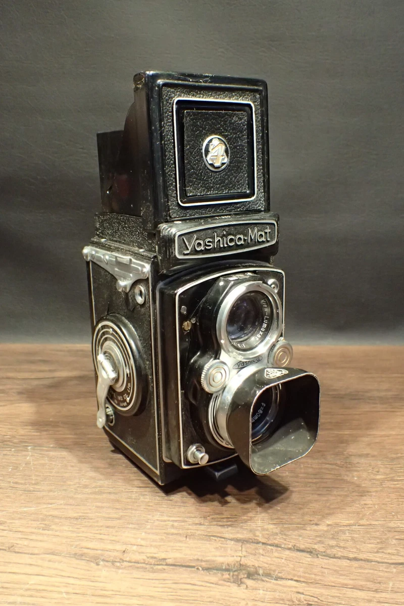 Yashica-Mat Twin Lens Camera 80mm f3.5 6x6 winds & clicks untested