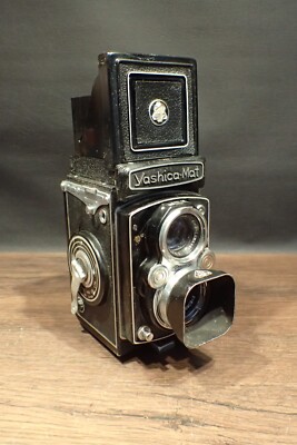 【美品】Yashica A 6x6 80mm f/3.5 中判 #B-0038 Yashica-Mat Twin Lens Camera 80mm f3.5 6x6 winds & clicks untested
