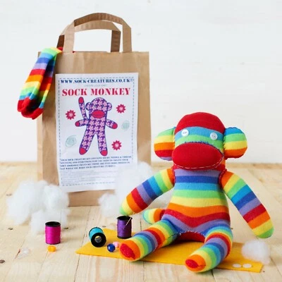 SOCK CREATURES Crea il tuo Sock Monkey: kit artigianale fai da te per un divertimento infinito!