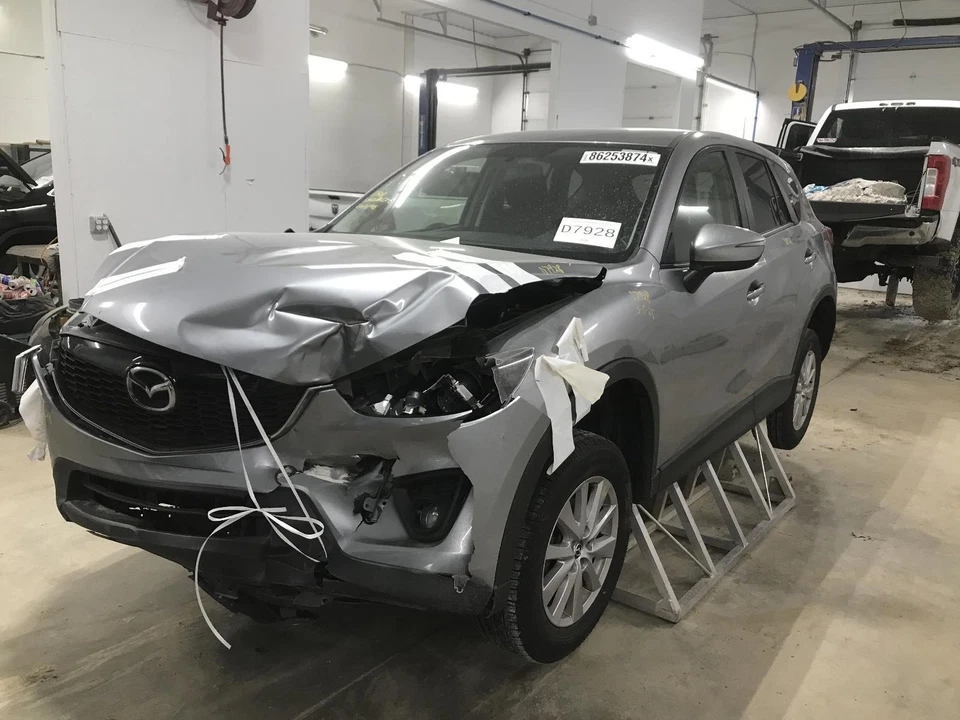 Luz de conducción usada se adapta a: Mazda CX-5 2015 parachoques antiniebla montado grado A Foto 2 de 4