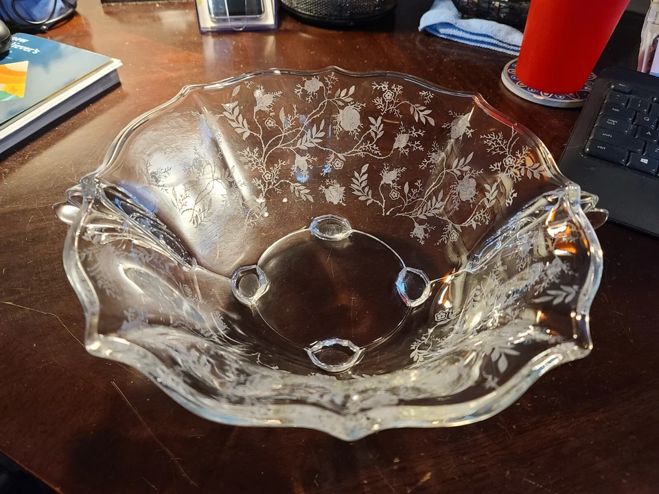 Tigela de servir Fostoria Glass Chintz com alças aladas vintage década de 1950 11" de largura - Imagem 3 de 4