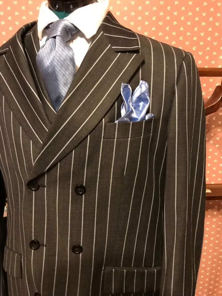 Chaqueta y chaleco de doble botonadura 3 piezas hecho en Italia 42 38X32 gris rayas Tiglio Foto 2 de 4