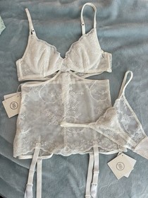 &euro;1250 La Perla Vintage Sheer Lace Lingerie Set - corset and thong.