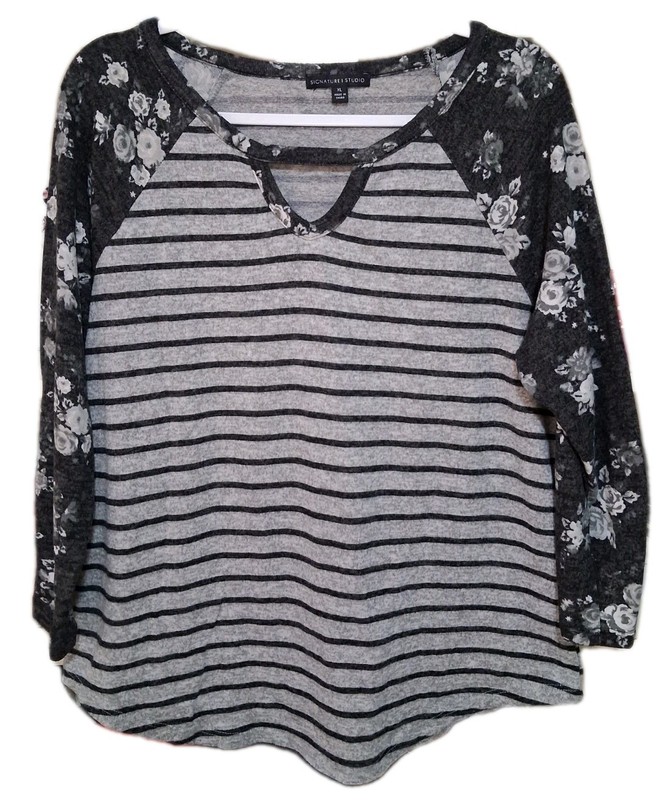 Women's Signature Studio Multi Print Top Size XL