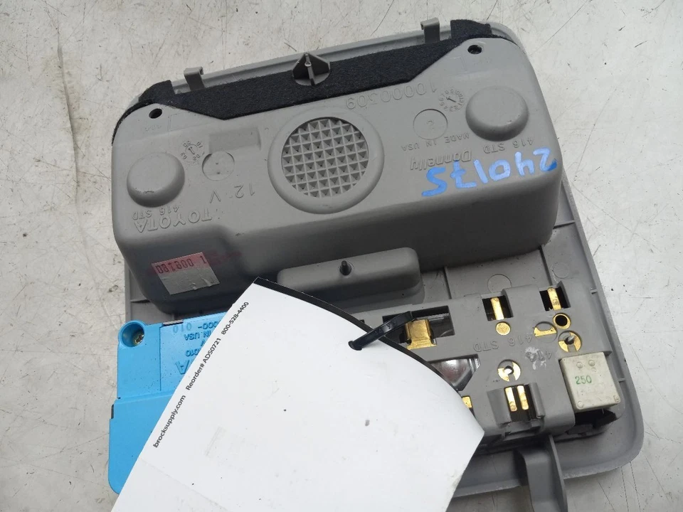 01-05 TOYOTA RAV4 3.0L 4WD EN LA CONSOLA DELANTERA DEL TECHO  Foto 4 de 4