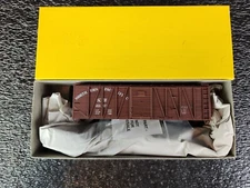 HO ACCURAIL 3337 NORTHERN PACIFIC 40' O.B. BOX CAR W/STEEL DOOR #20105