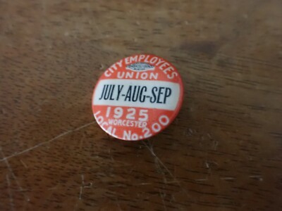 WORCESTER MASSACHUSETTS CITY EMPLOYEE UNION LOCAL 1925 PIN BACK VINTAGE BX 14#13