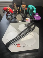 Disney infinity 1.0 Xbox 360 Portal and characters 