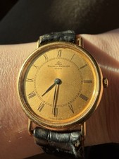 Elegant vintage Baume & Mercier Genève watch in 18k gold.