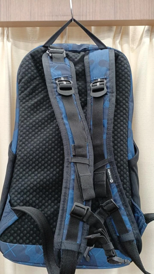 Mochila Pacsafe Azul Patrón Camuflaje Estado B Vibe25 Foto 2 de 4