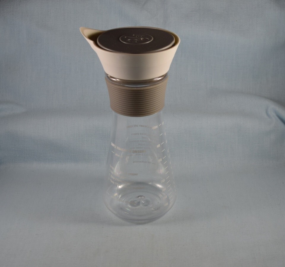 Pampered Chef 100190 Mix & Pour Salad Dressing Mixer Shake Serve Store