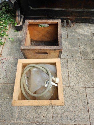 2x Alte Apfelwein Weinballon Gärballon in Holzkiste Shabby