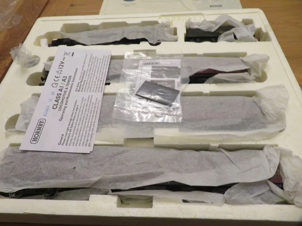 hornby r2569br 4-6-2 the talisman a3 train pack + three br mk1 coaches dcc ready - Image 4 of 4