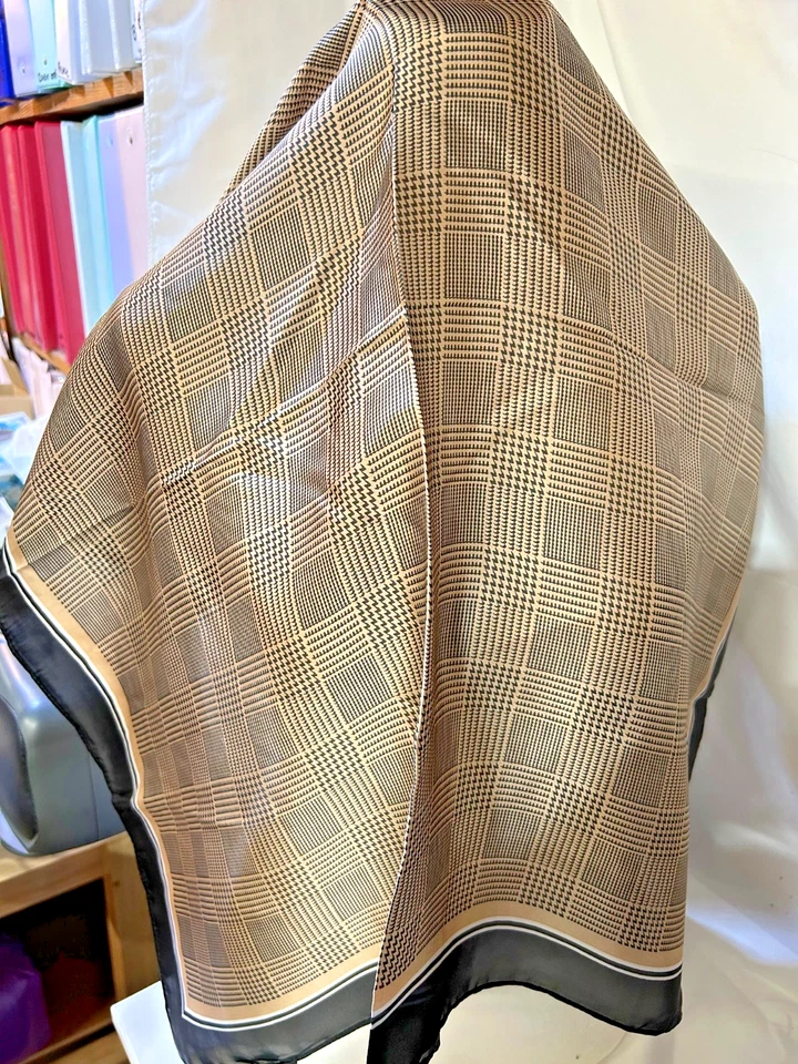 26英寸中号方形棕色和黑色千鸟格图案100%聚酯纤维围巾 — 第 3/4 张图片