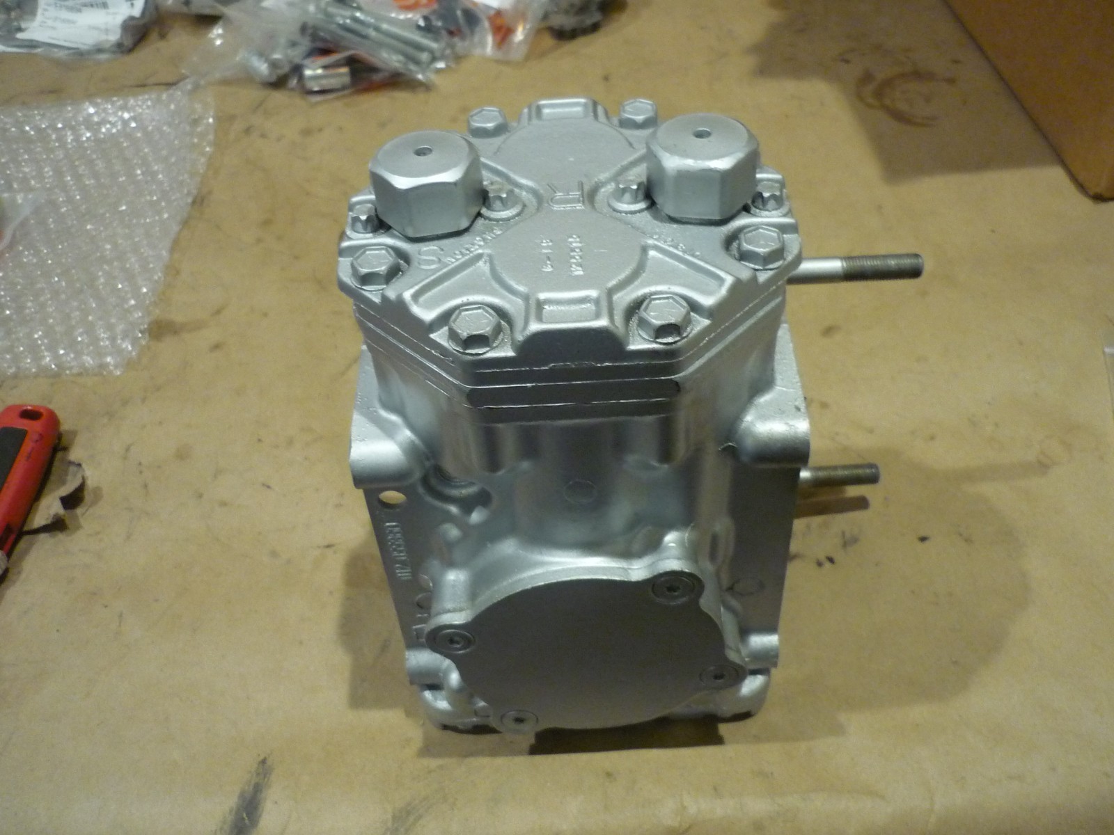 Ferrari 308,330,365,400 - AC Compressor Threaded Type (Remanufactured P/N 111222