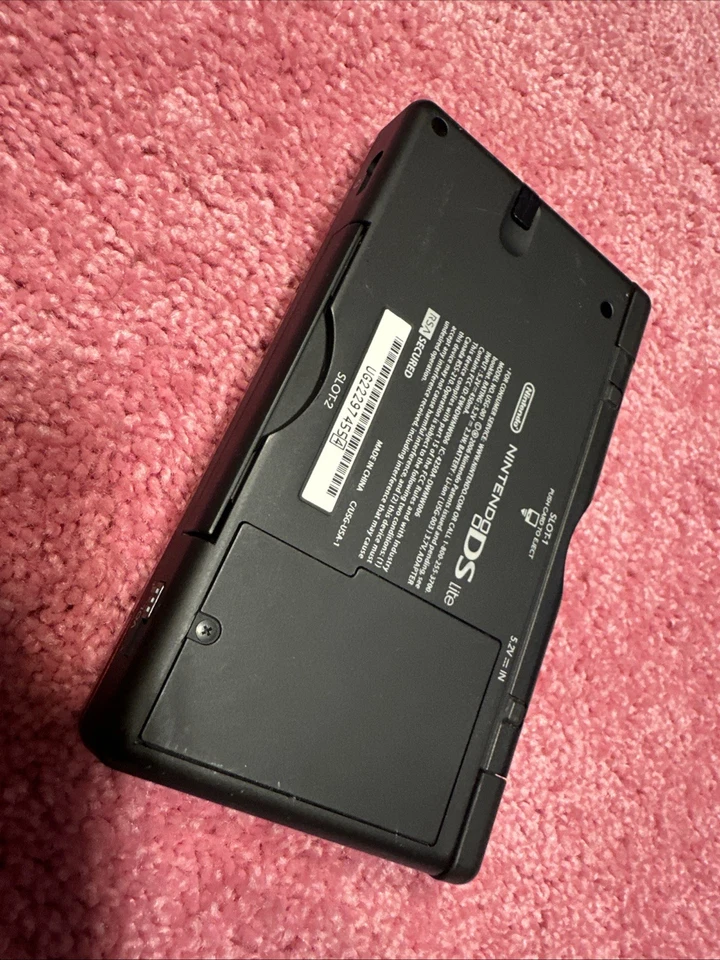 Nintendo DS Lite. Rojo + Negro Foto 2 de 4