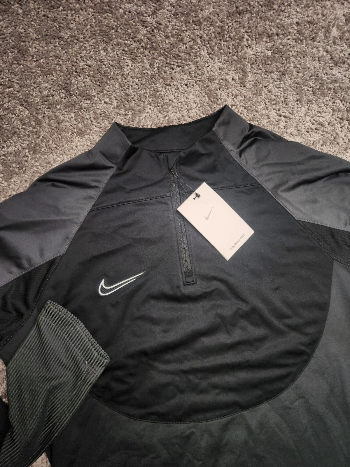 NWT Nike Long Sleeve Therma-FIT Strike Winter Warrior Drill Top Black Size M