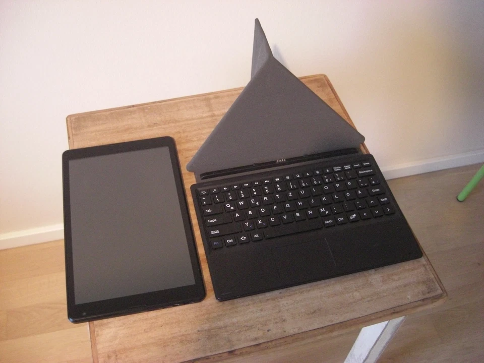 Tablett Medion Lifetab E10511, selten gebraucht, wie neu, 2GB RAM, 16 GB FlashSp - Bild 2 von 4